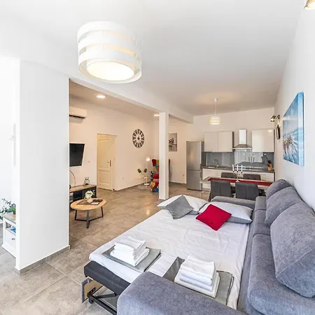 Holiday home In With Wifi Kastel Luksic