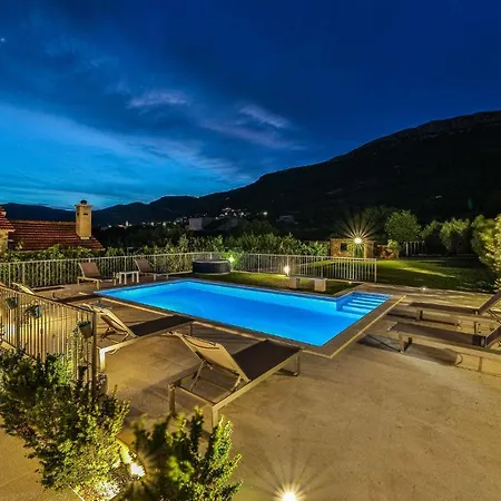 In With Wifi Holiday home Kastel Luksic