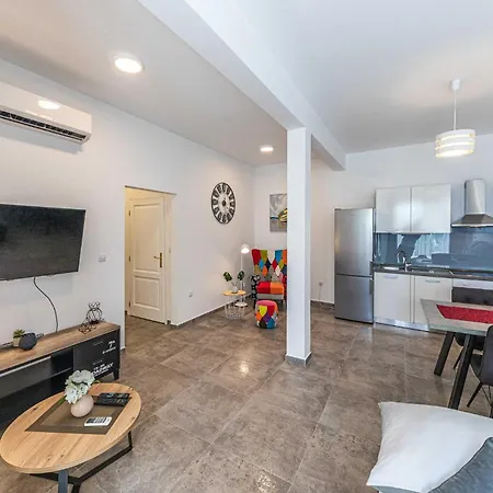 펜션 In With Wifi Kaštel Lukšić