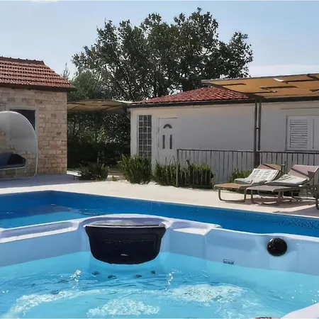 Casa vacanze Beautiful In Kaštel Lukšić